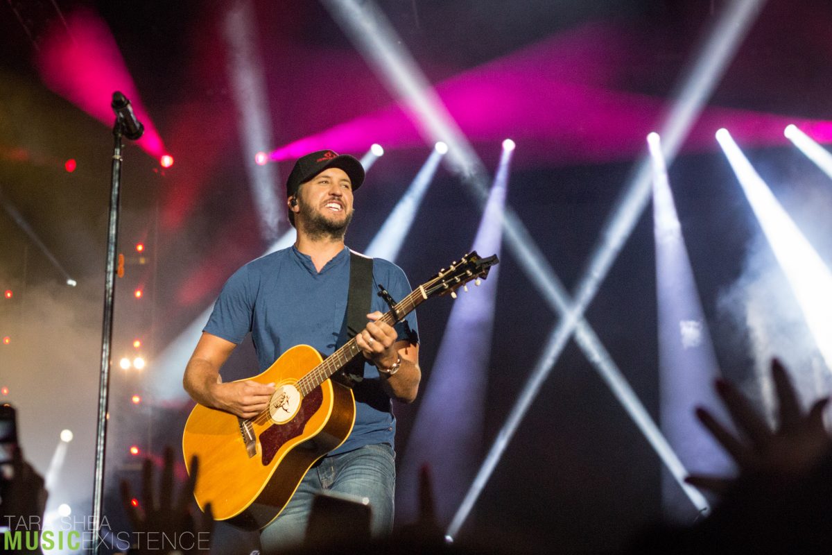 Gallery Review Luke Bryan At Walmart Amp In Rogers Ar 8 1 18 Music Existence Gallery Review Luke Bryan At Walmart Amp In Rogers Ar 8 1 18 Music Existence