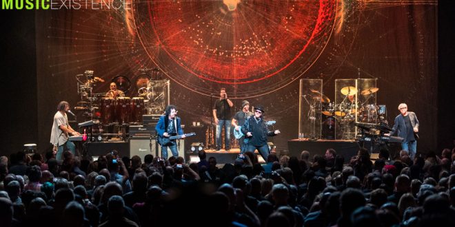 Live Review Gallery Toto At Chicago Theatre In Chicago Il 10 04 19 Music Existence